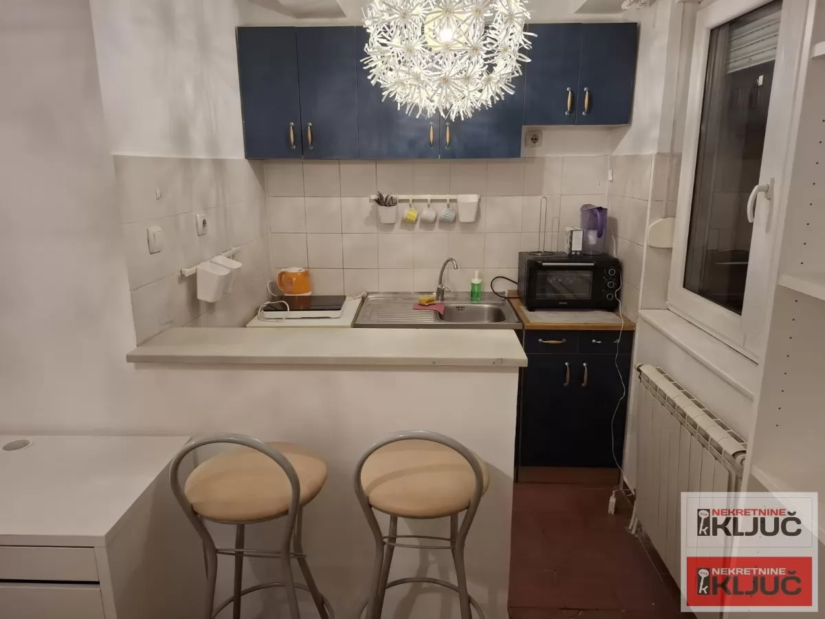 Dobra garsonjera u strogom centru grada 5
