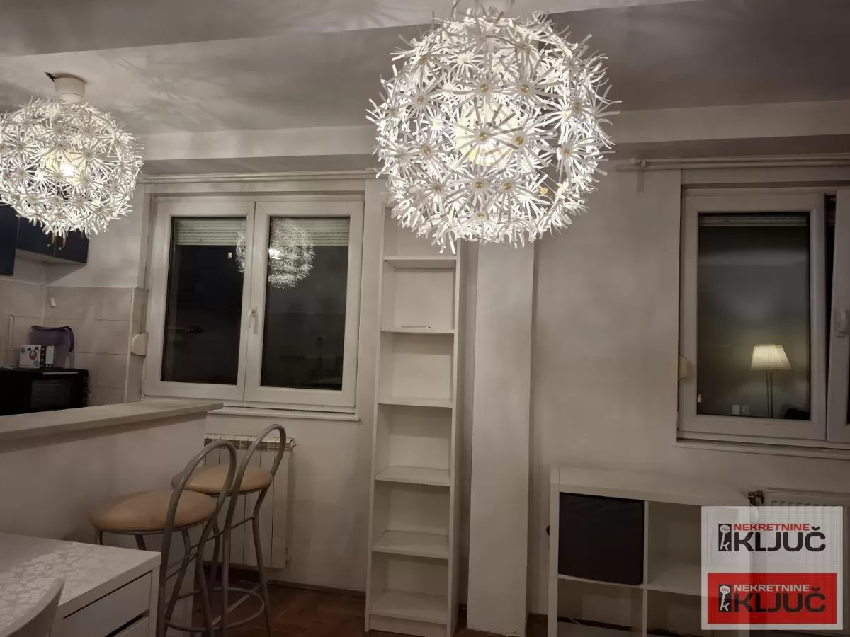 Dobra garsonjera u strogom centru grada 8