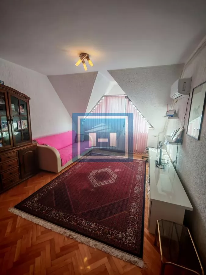 Dvosoban stan na odličnoj lokaciji 10