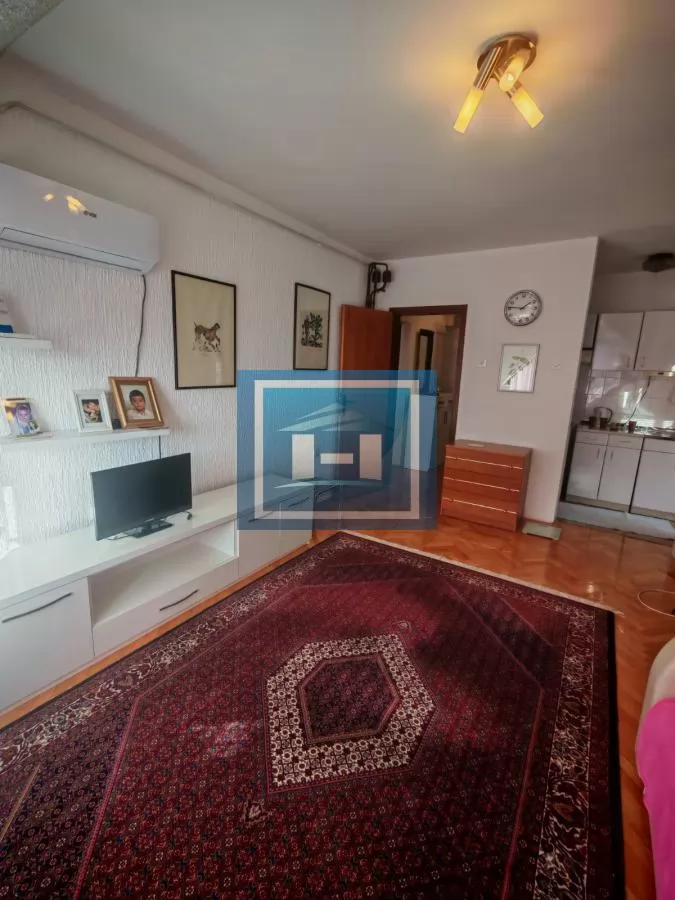 Dvosoban stan na odličnoj lokaciji 8