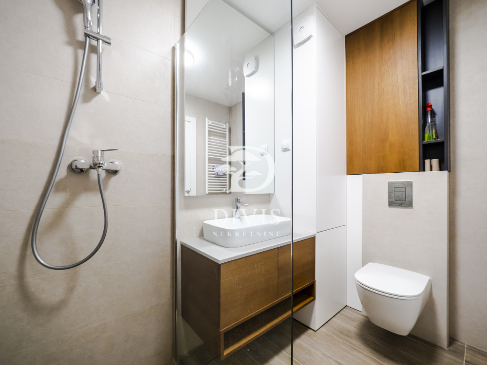 Vrtovi Ceraka  neuseljavan 4 0 stan  110m2  garaža 4