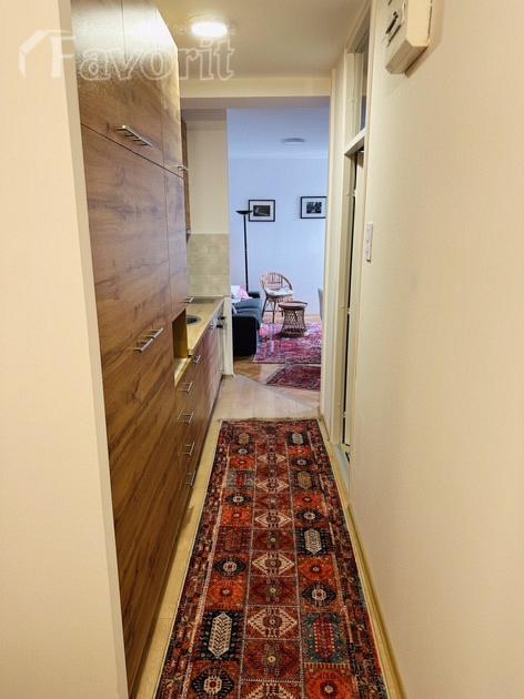 STARI MERKATOR, KLARE CETKIN, 40m2 1