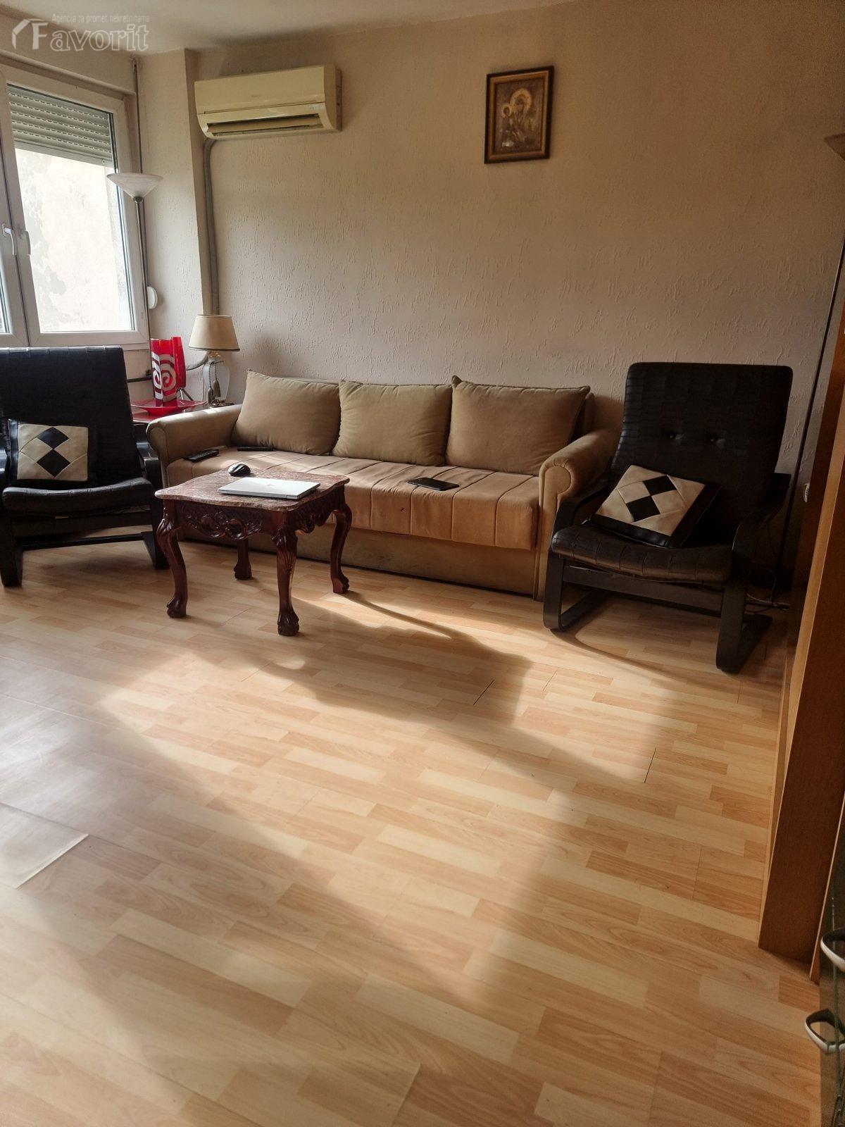 SUMICE, USTANICKA, 47m2 1