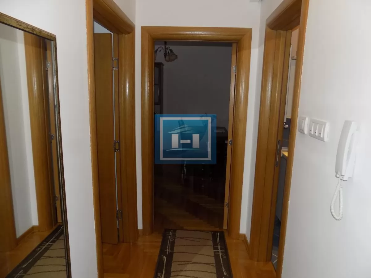 Dvosoban stan u Orbis zgradi 8