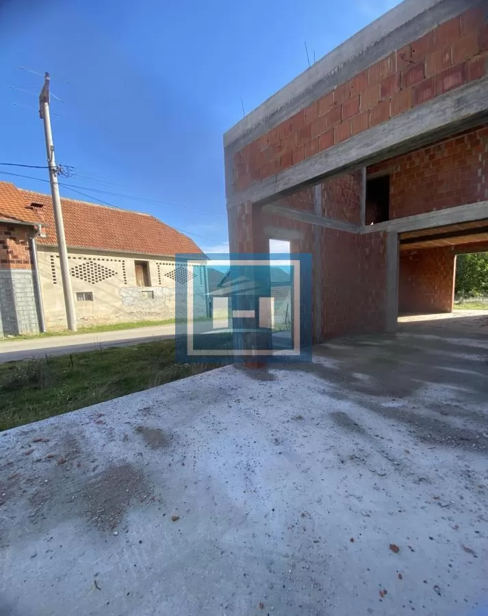 Nezavršena kuća na placu od 7,55a u centru Potočca 10