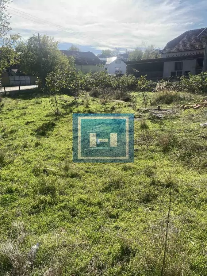 Nezavršena kuća na placu od 7,55a u centru Potočca 2