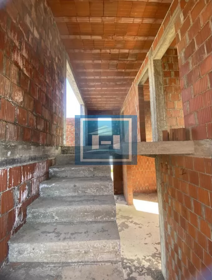 Nezavršena kuća na placu od 7,55a u centru Potočca 6