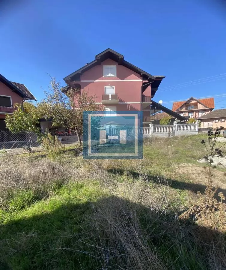 Nezavršena kuća na placu od 7,55a u centru Potočca 9