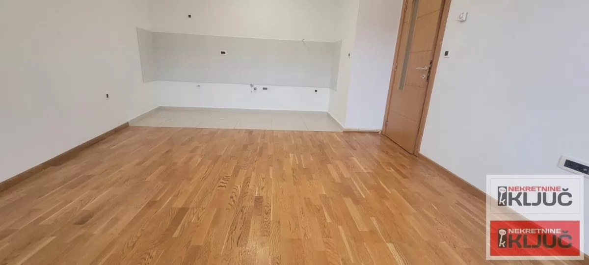 PETROVARADIN, 64m2, Trosoban, Novogradnja 1