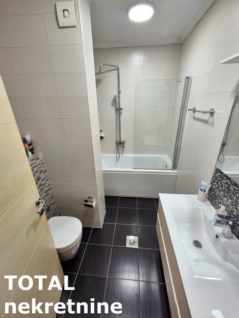 Stan,NOVI SAD,CENTAR,kv: 144.00, € 432000, ID: 1101380 31