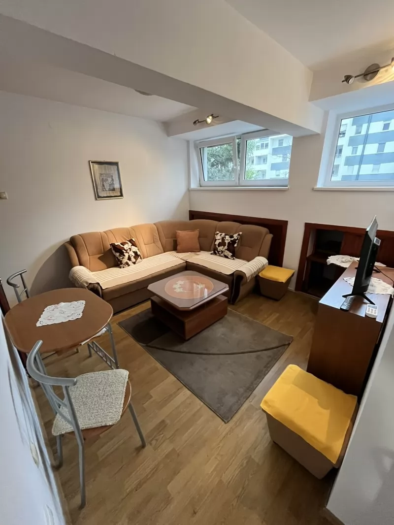 Stan,PETROVARADIN,PETROVARADIN,kv: 48, € 230, ID: 9101893 1