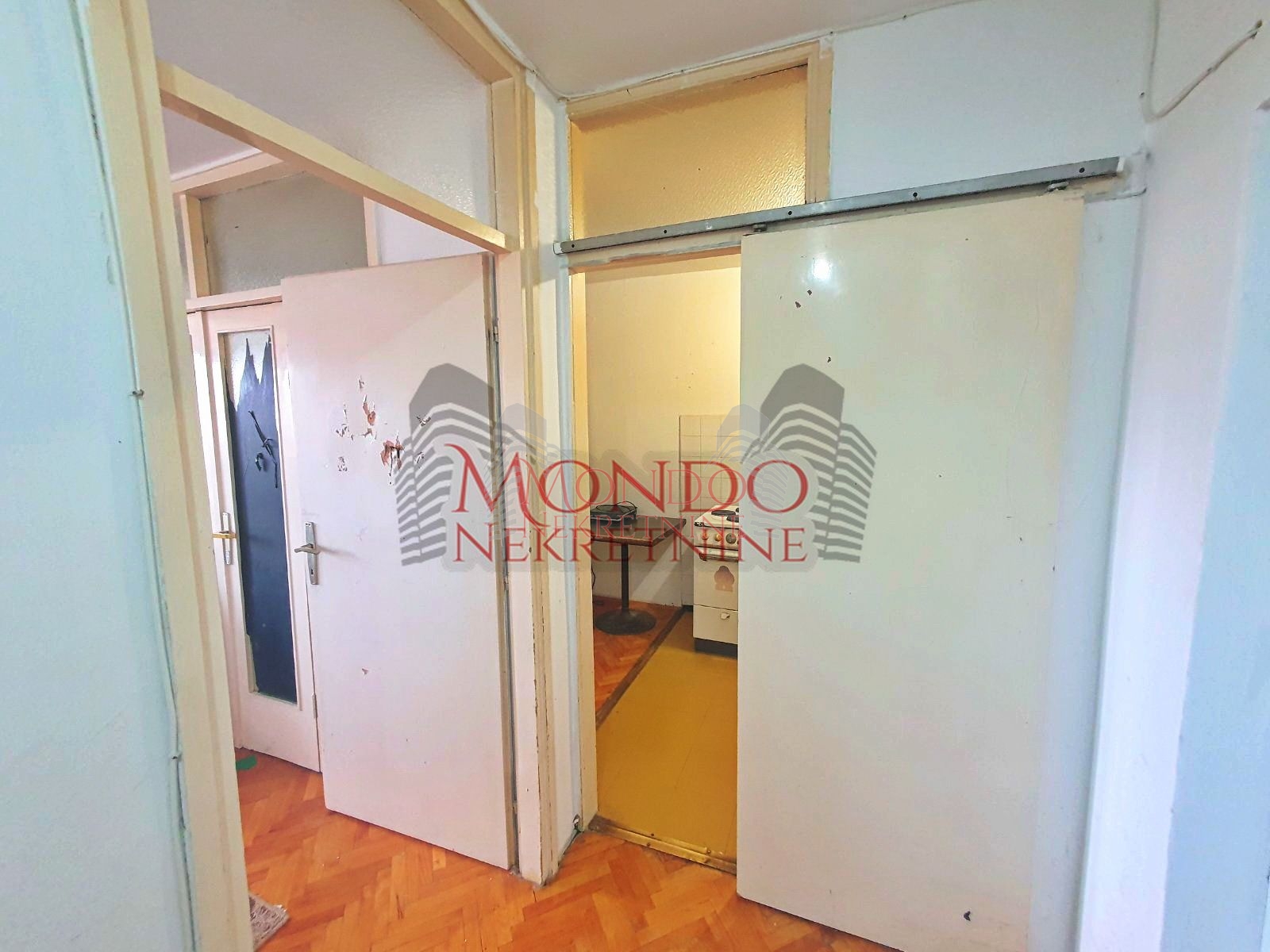 Dvoiposoban stan na Bulevaru Nemanjića 15