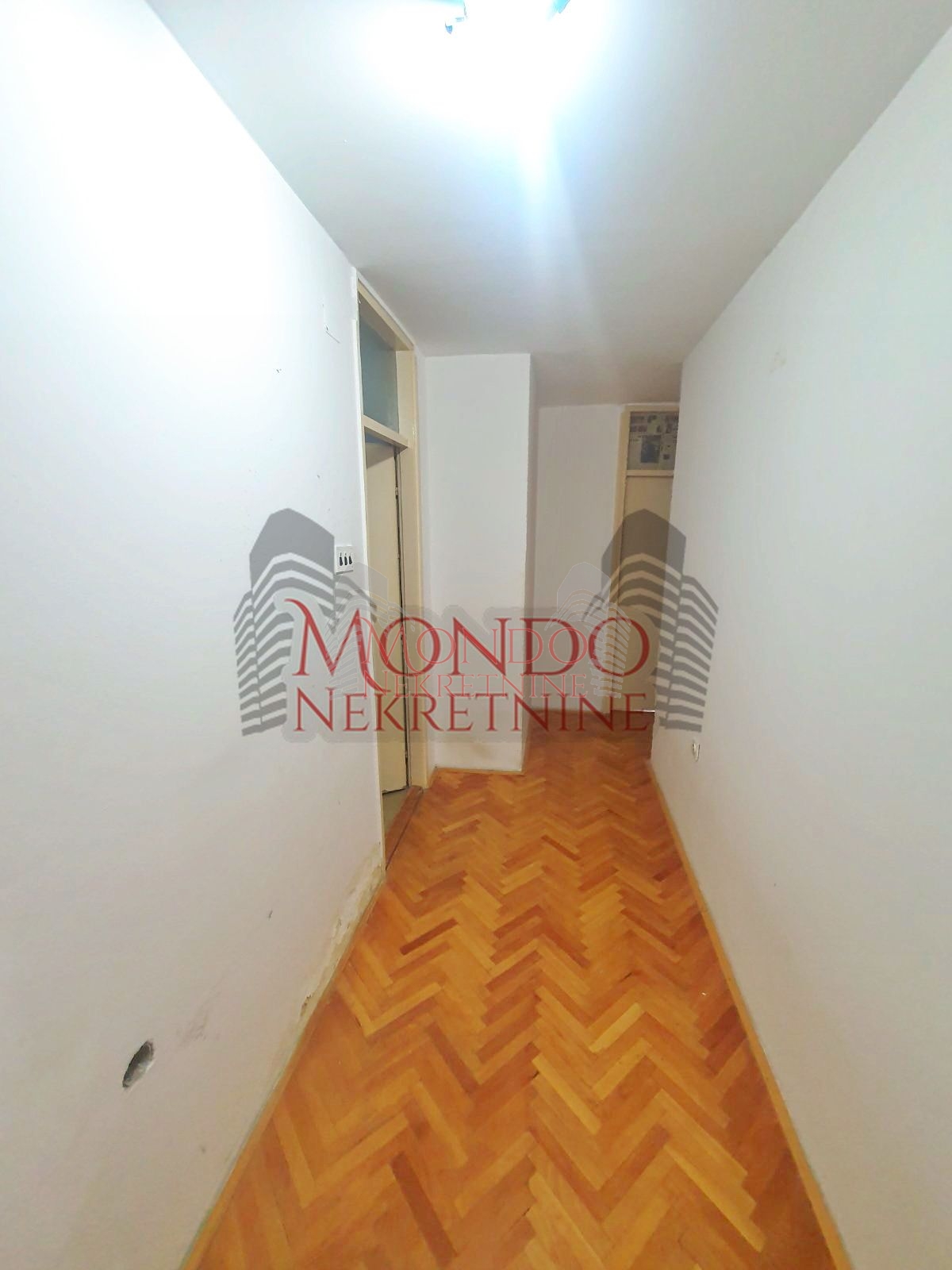 Dvoiposoban stan na Bulevaru Nemanjića 16