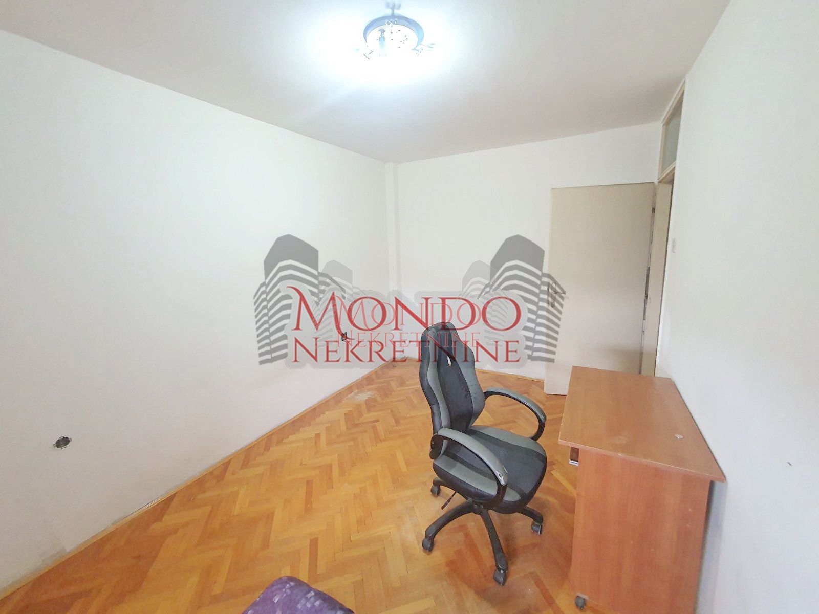 Dvoiposoban stan na Bulevaru Nemanjića 10