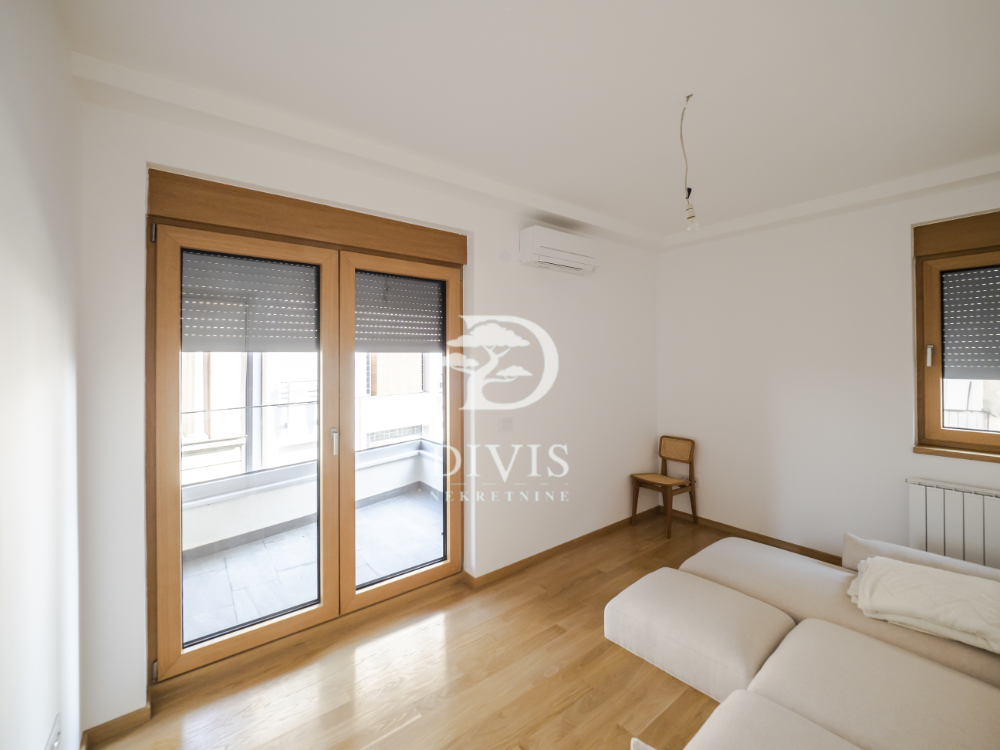 Nov 3 0  u srcu Vračara  Dubljanska  73m2  garažno 3