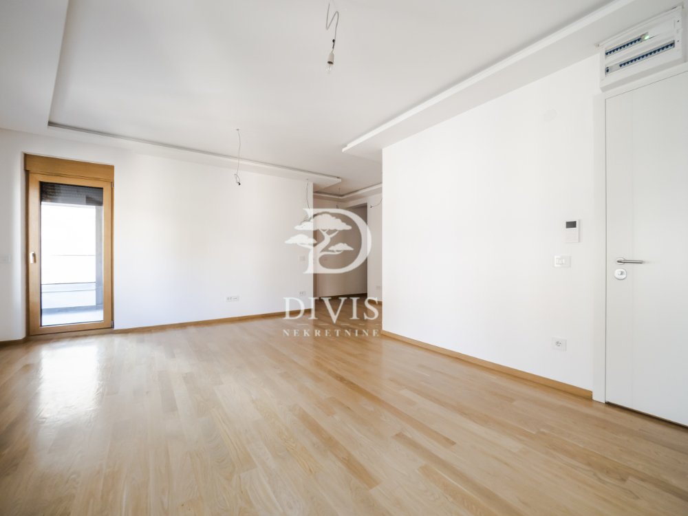 Nov 3 0  u srcu Vračara  Dubljanska  73m2  garažno 5