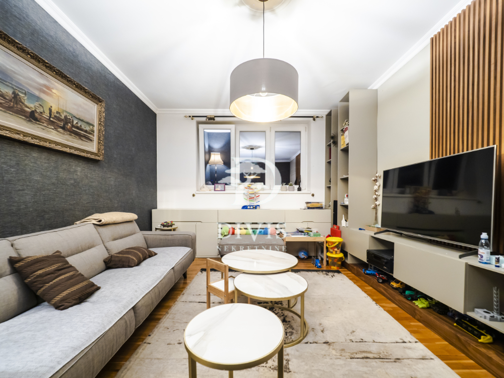 Mileševska  Crveni krst  4 0 dvoetažni stan  89m2 2