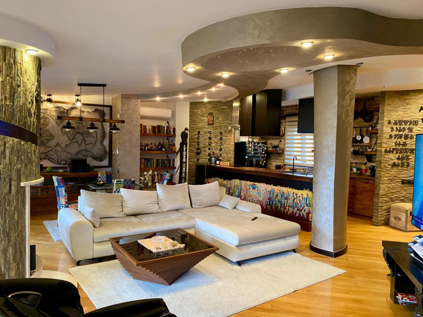 Trosoban stan za izdavanje  Hram Svetog Save  2 000   158m² 2