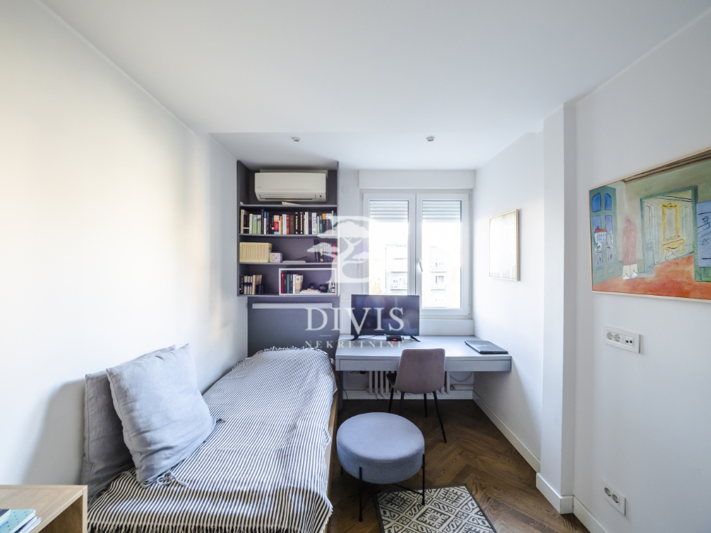 Lux namešten 4 0 stan  Vračar Kursulina  renoviran 2