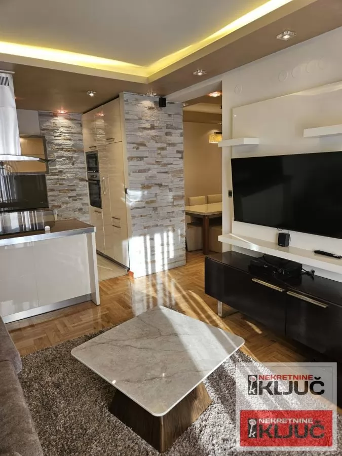 GRBAVICA IZDAJE SE DVOIPOSOBAN MODERNO OPREMLJEN STAN SA GARAŽNIM MESTOM 11