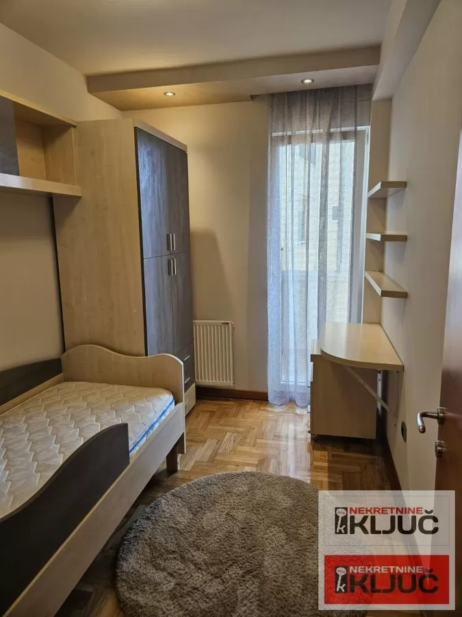 GRBAVICA IZDAJE SE DVOIPOSOBAN MODERNO OPREMLJEN STAN SA GARAŽNIM MESTOM 16