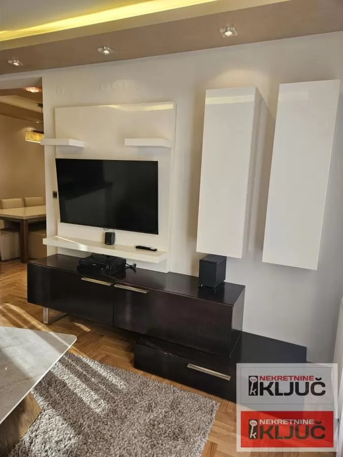 GRBAVICA IZDAJE SE DVOIPOSOBAN MODERNO OPREMLJEN STAN SA GARAŽNIM MESTOM 2