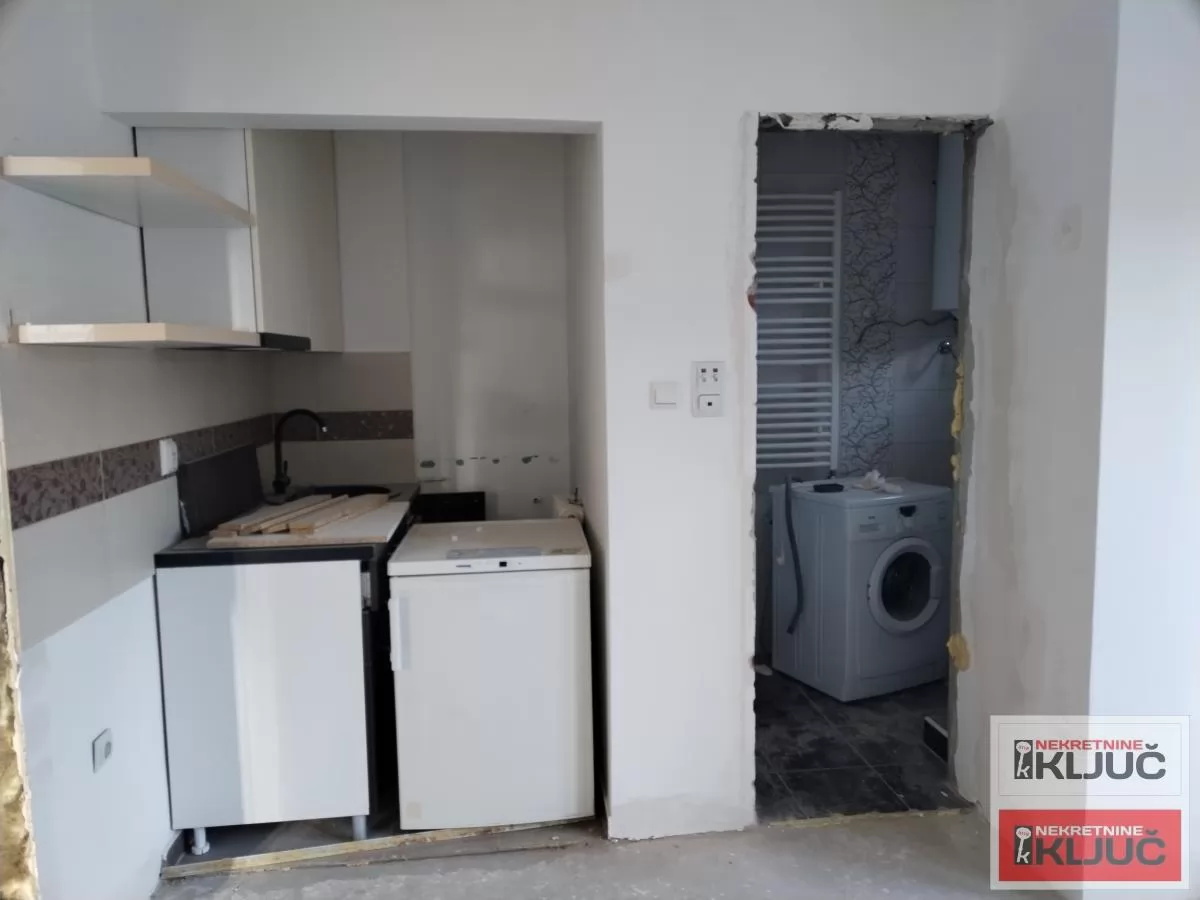 SREMSKA KAMENICA, 20m2, Garsonjera brzo useljiva 3