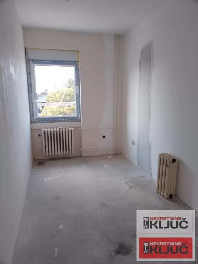 SREMSKA KAMENICA, 44m2, Dvosoban brzo useljiv 2