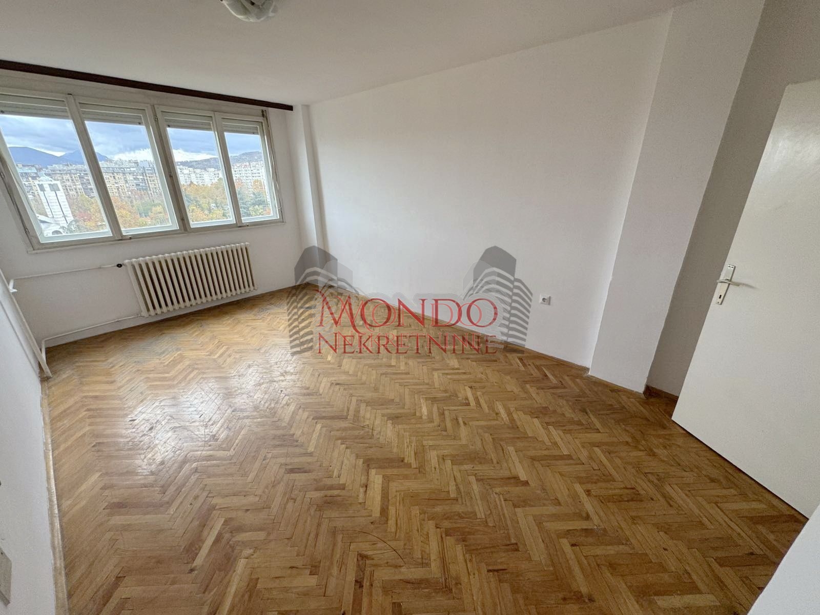 Dvosoban NENAMESTEN stan preko puta parka Sv. Save 1