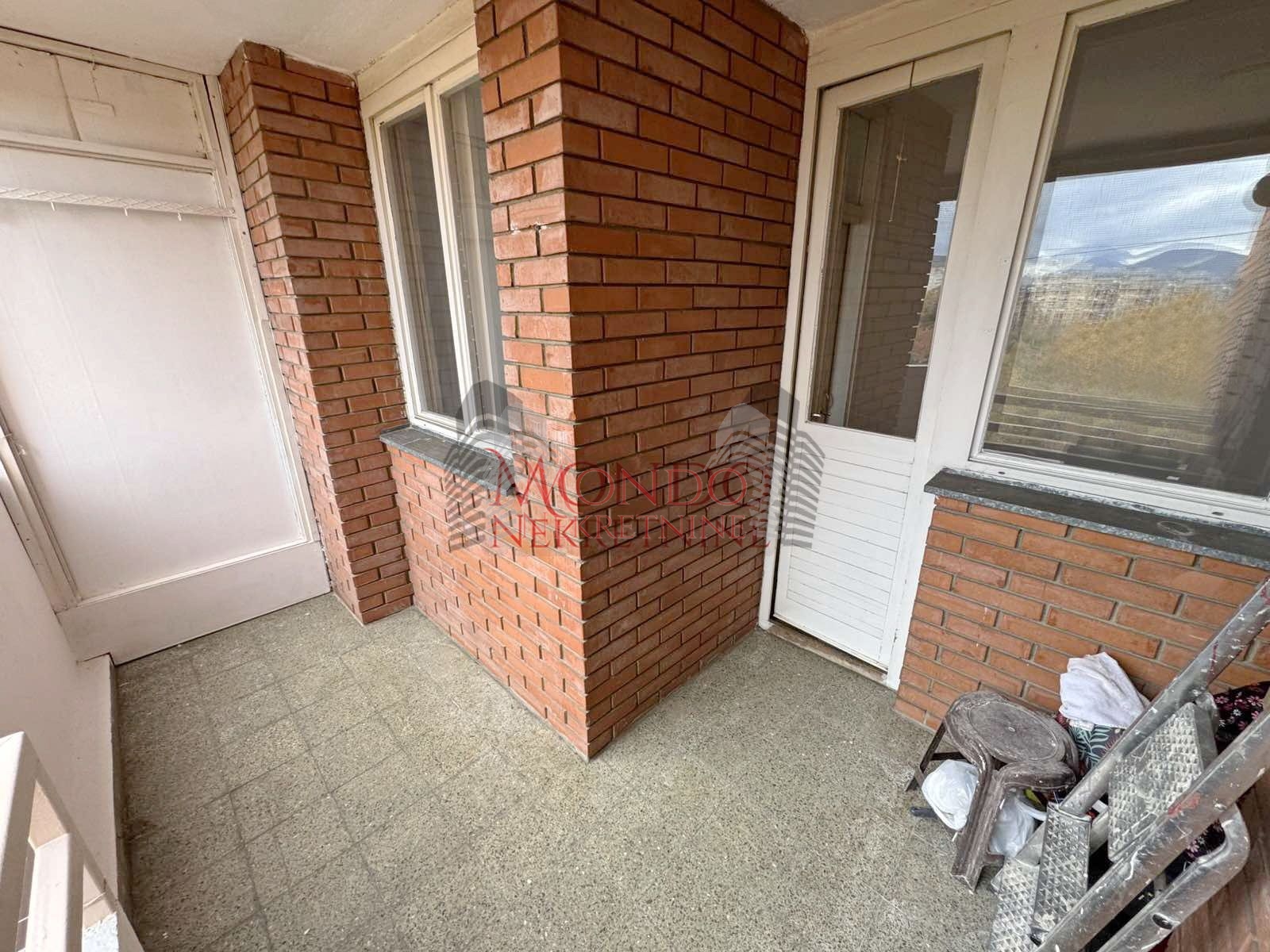 Dvosoban NENAMESTEN stan preko puta parka Sv. Save 14