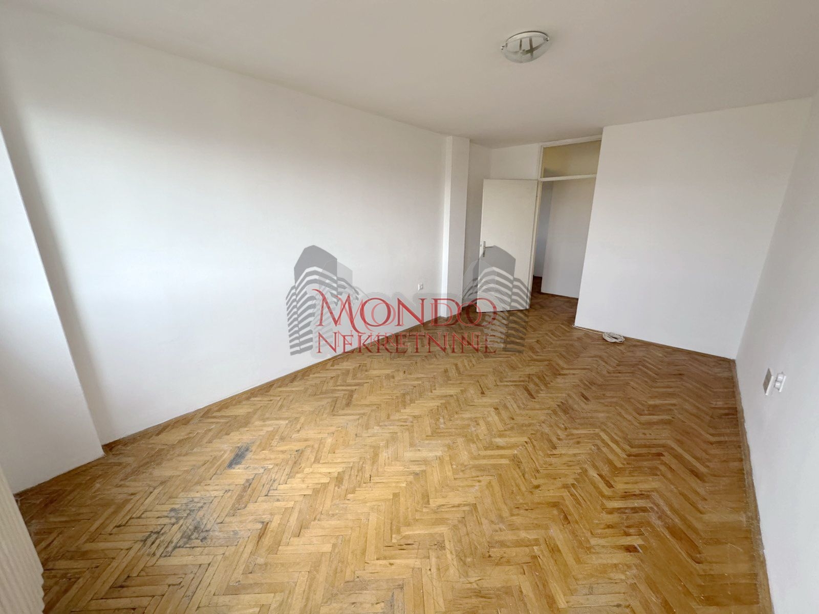 Dvosoban NENAMESTEN stan preko puta parka Sv. Save 2