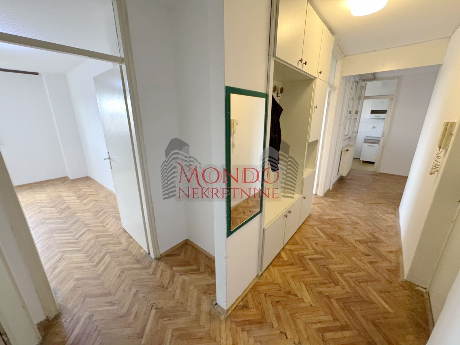 Dvosoban NENAMESTEN stan preko puta parka Sv. Save 6