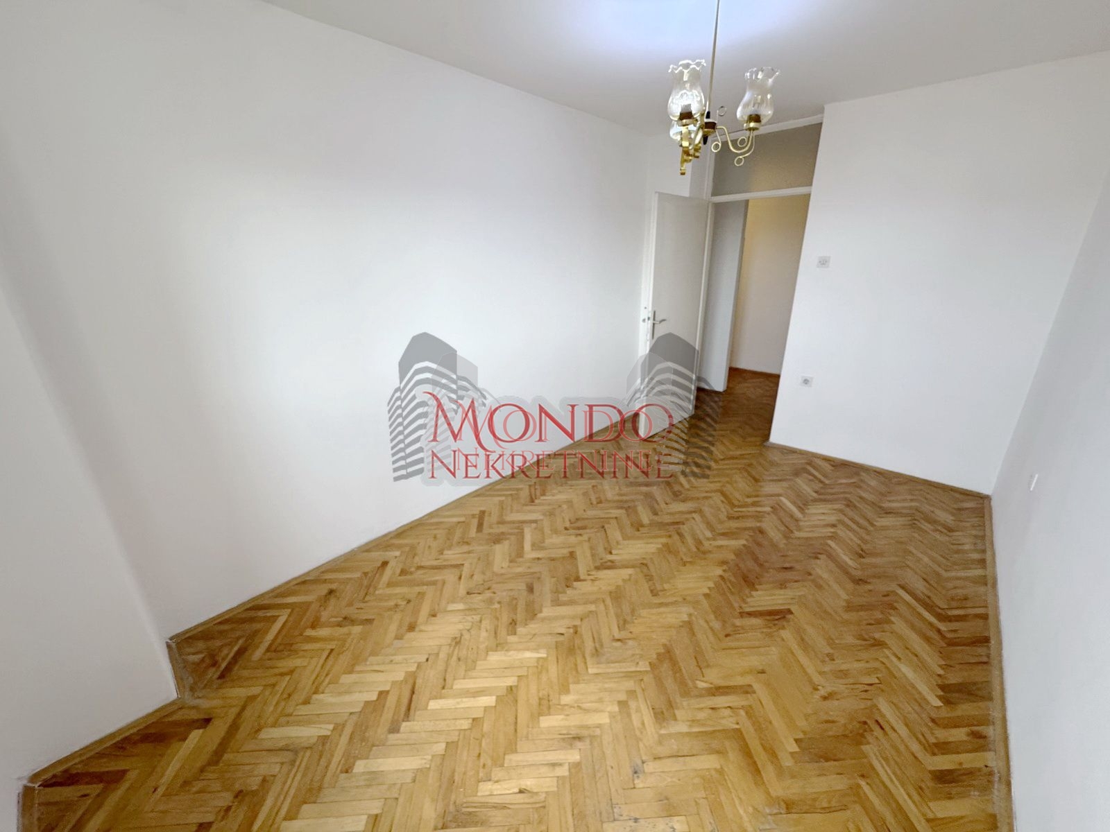 Dvosoban NENAMESTEN stan preko puta parka Sv. Save 8