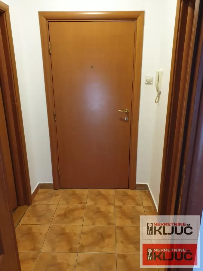 Dobar stan na Grbavici 5