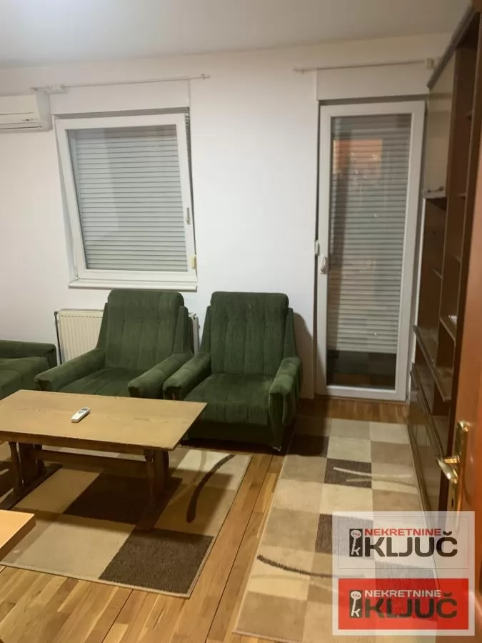 Dobar stan na Grbavici 7