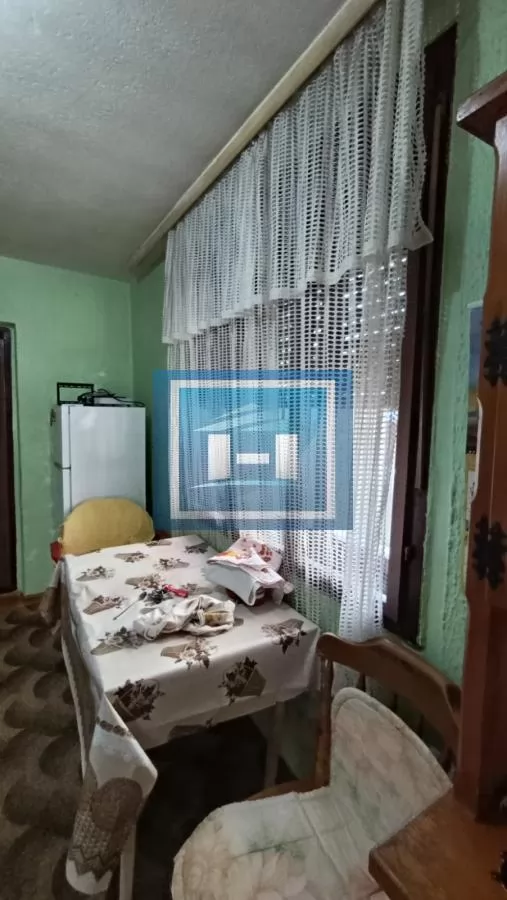 Izdajem kuću u širem centru grada – odlična lokacija, pristupačna cena 10