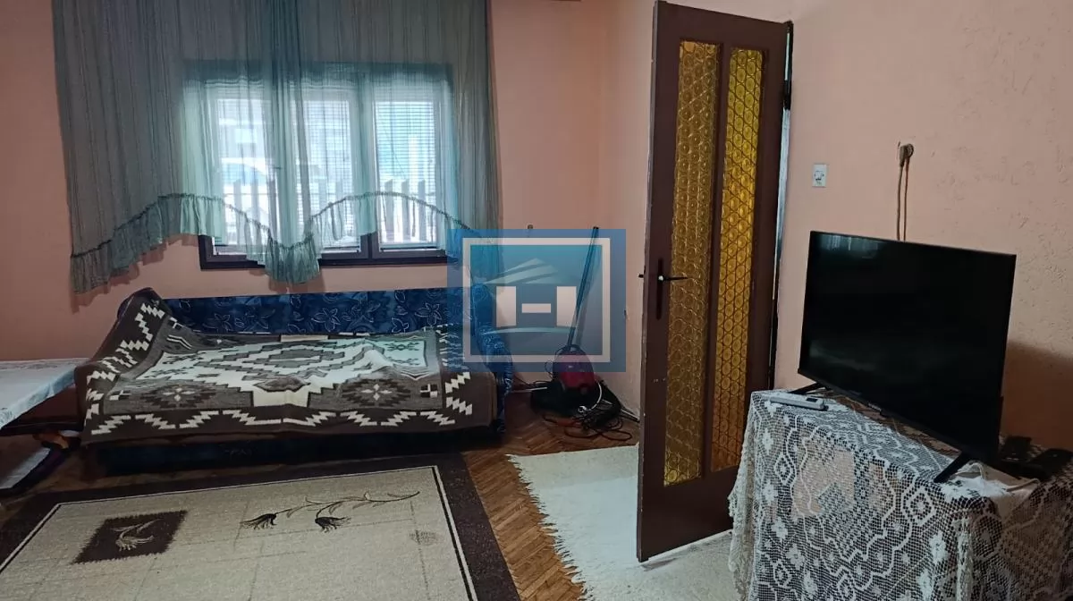 Izdajem kuću u širem centru grada – odlična lokacija, pristupačna cena 16