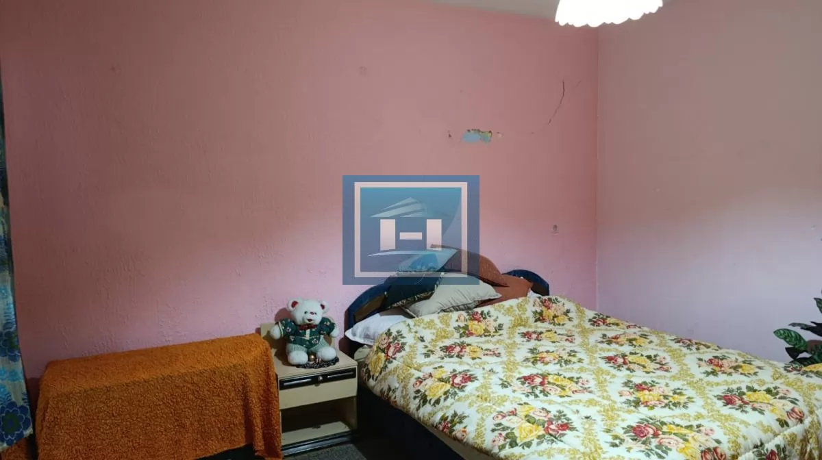 Izdajem kuću u širem centru grada – odlična lokacija, pristupačna cena 18