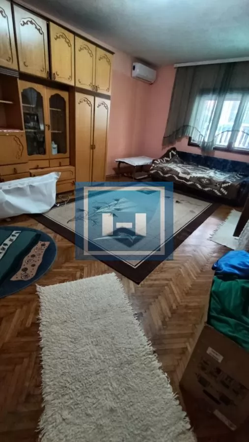 Izdajem kuću u širem centru grada – odlična lokacija, pristupačna cena 19