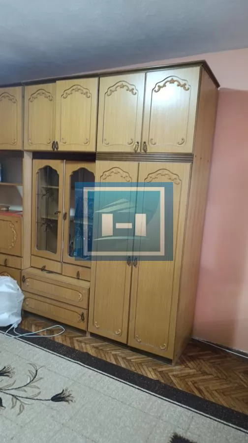 Izdajem kuću u širem centru grada – odlična lokacija, pristupačna cena 20