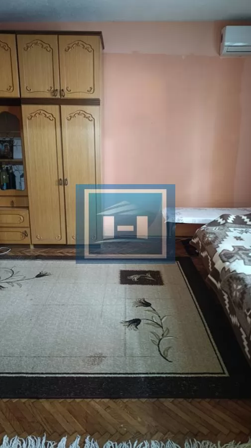 Izdajem kuću u širem centru grada – odlična lokacija, pristupačna cena 9