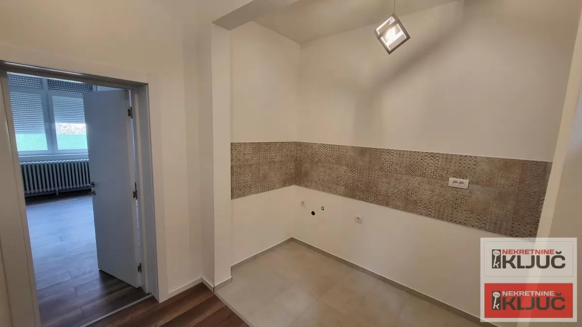 PETROVARADIN, 79m2, Trosoban, Renoviran 3