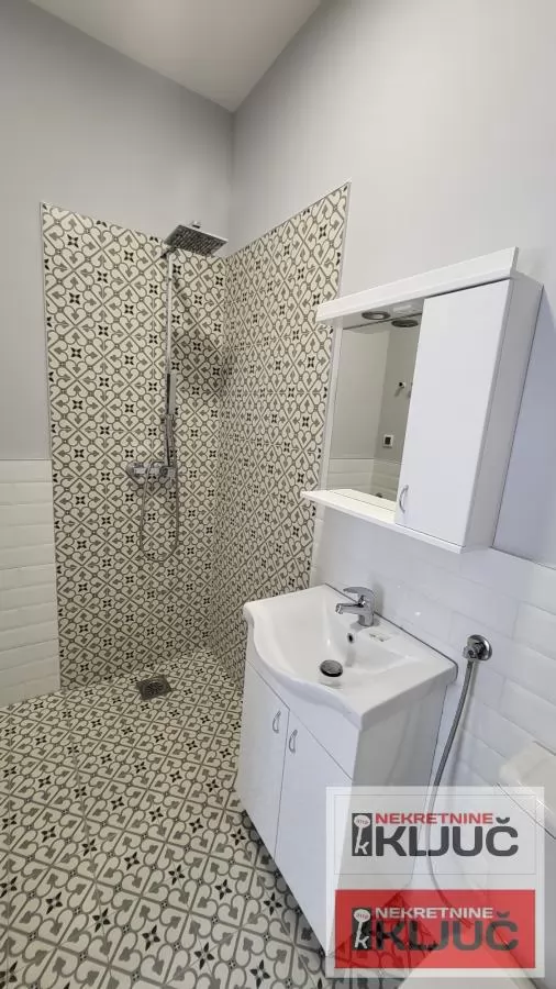 PETROVARADIN, 79m2, Trosoban, Renoviran 8