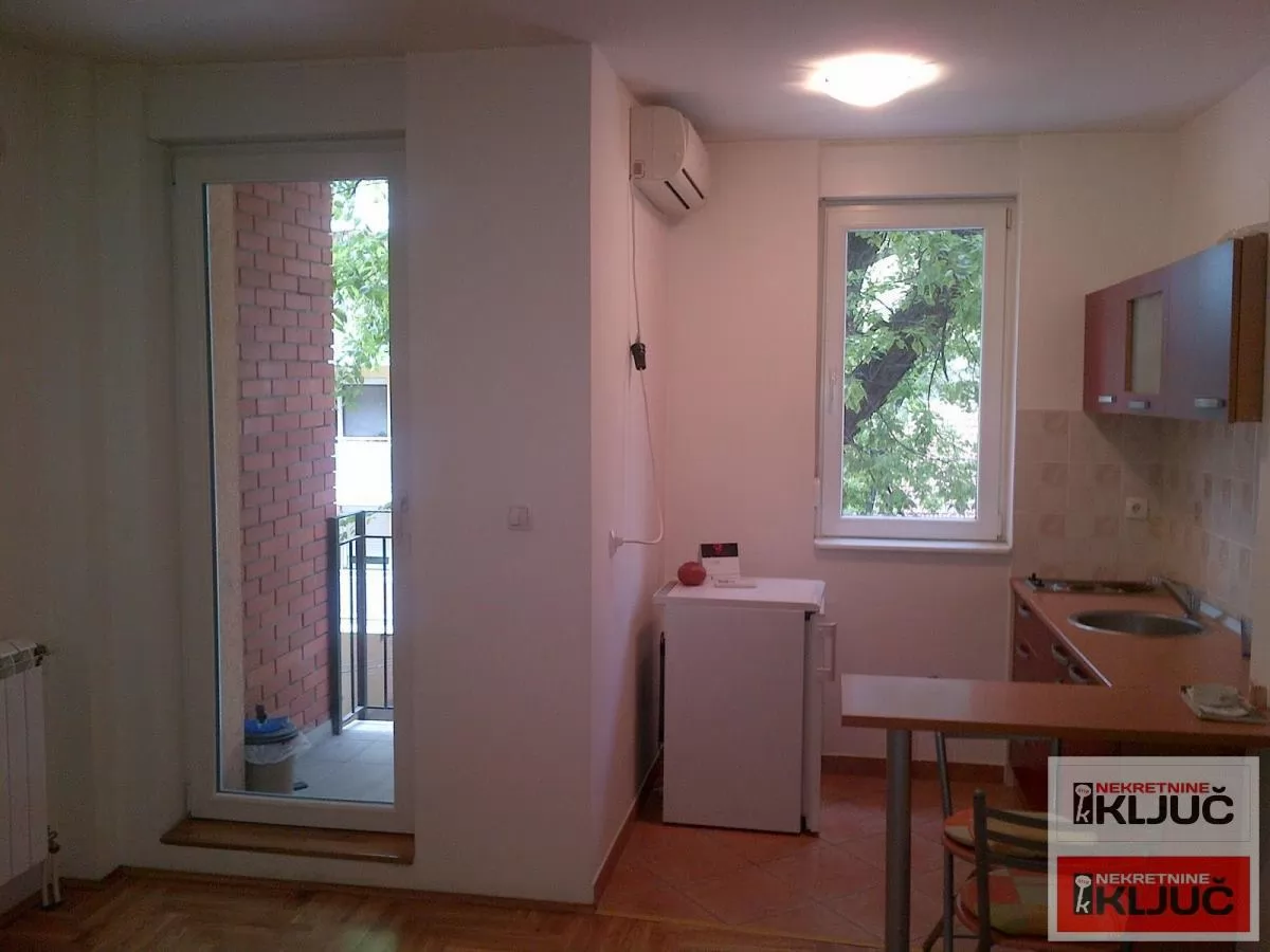 SOCIJALNO, 23m2, Garsonjera, Nameštena 1