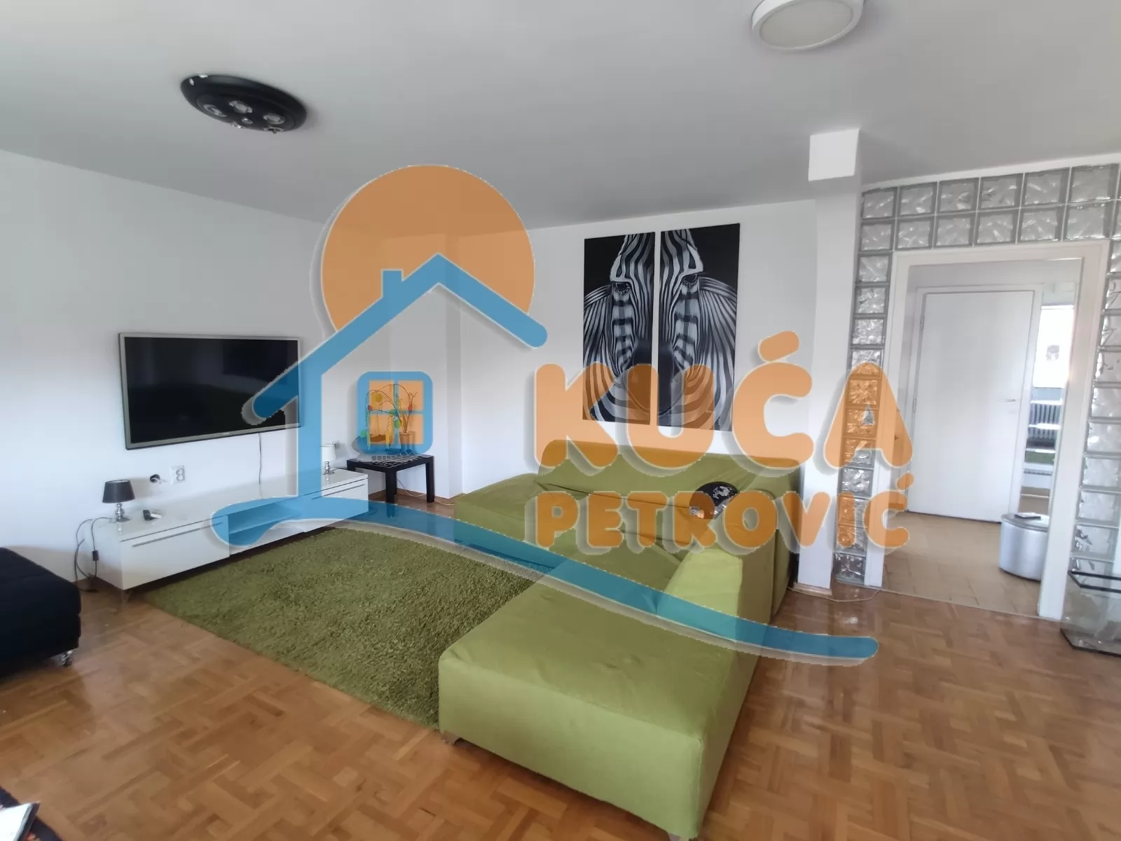 Trosoban stan, 72 m2, Centar, Trg kralja Aleksandra Ujedinitelja ID: i-06148 1