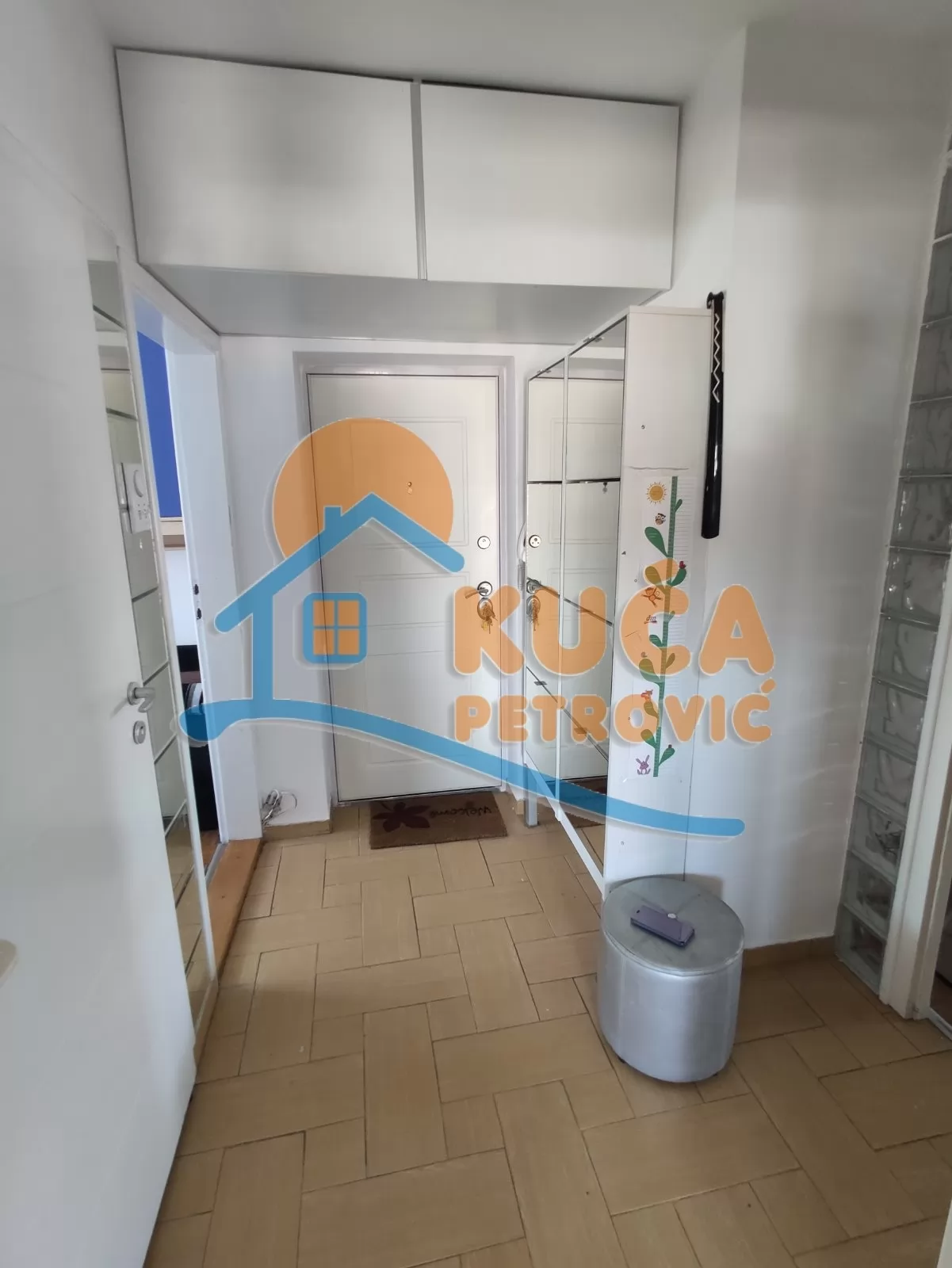 Trosoban stan, 72 m2, Centar, Trg kralja Aleksandra Ujedinitelja ID: i-06148 12