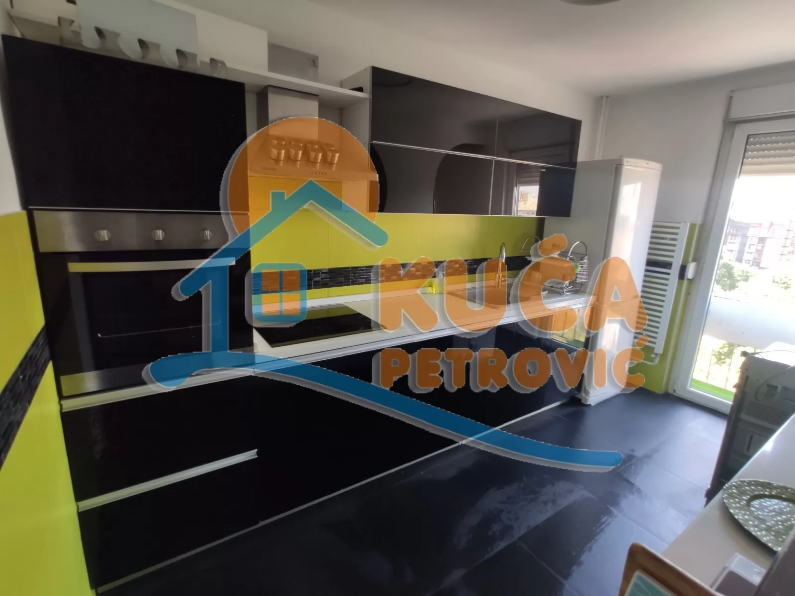 Trosoban stan, 72 m2, Centar, Trg kralja Aleksandra Ujedinitelja ID: i-06148 5