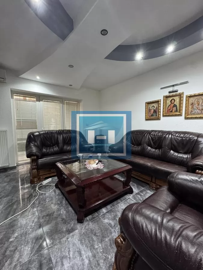 LUKSUZNO OPREMLJEN STAN BLIZU CENTRA 1