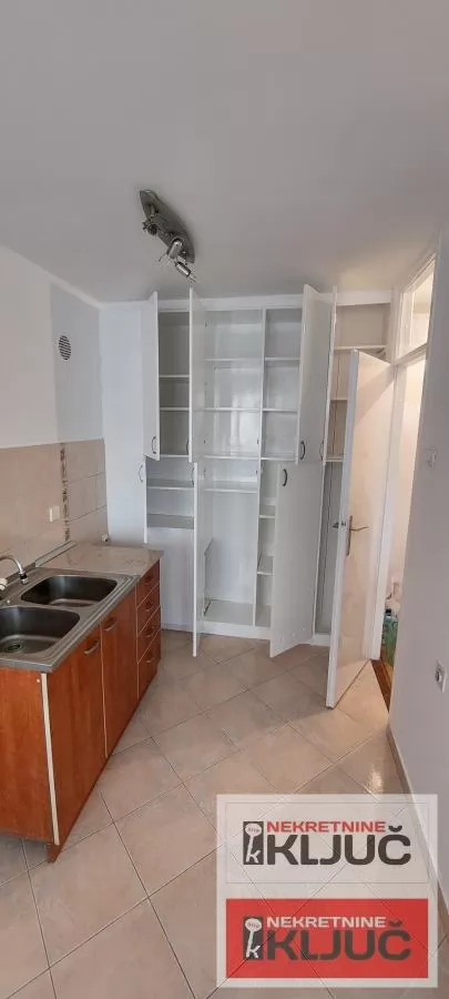 LIMAN III-PRAZAN DVOSOBAN STAN 8