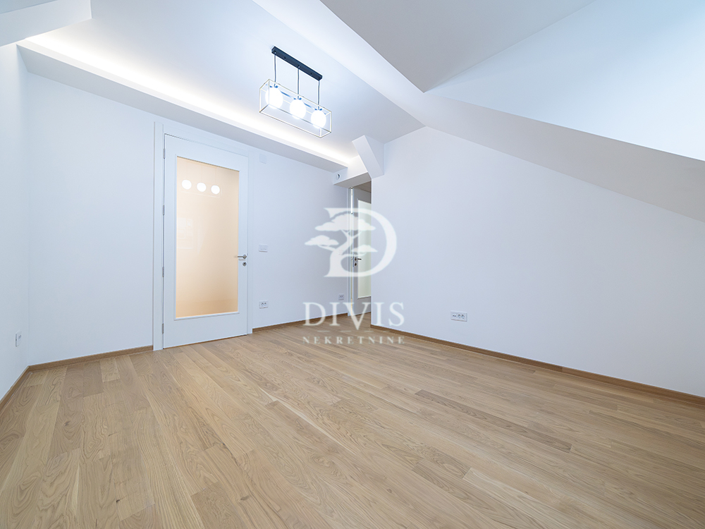 Renoviran 4 5 stan u ulici Kraljice Natalije 131m2 2